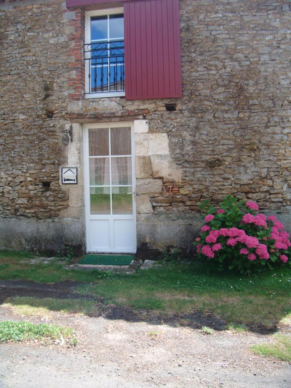 Hotel Gite Le Puy Rabasteau Chantonnay Zewnętrze zdjęcie