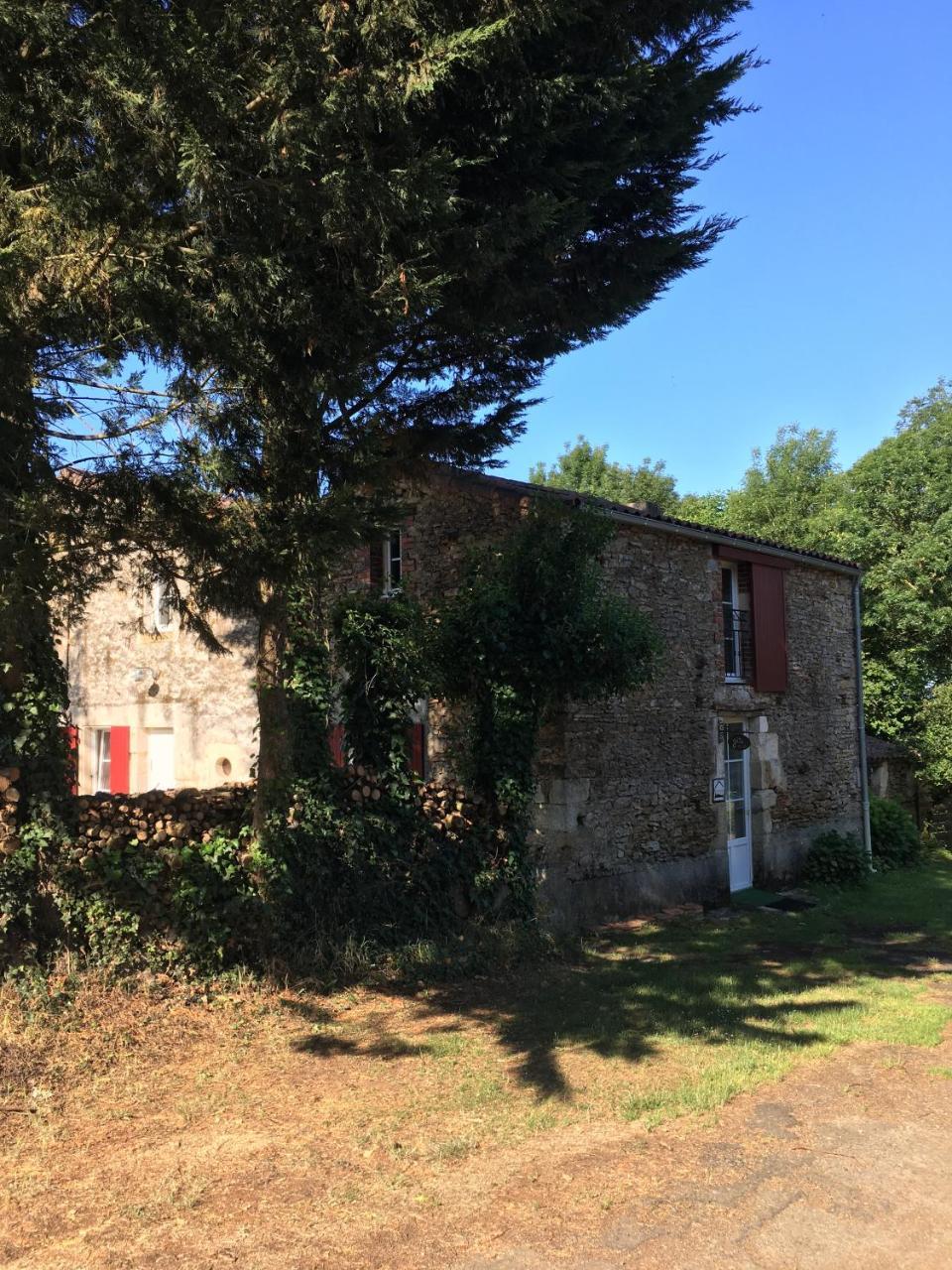 Hotel Gite Le Puy Rabasteau Chantonnay Zewnętrze zdjęcie